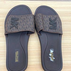NEW - MICHAEL Michael Kors MK Logo Pool Slides